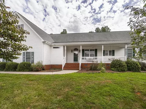 4560 Springbrook Dr, Burlington, NC 27215 photo 2