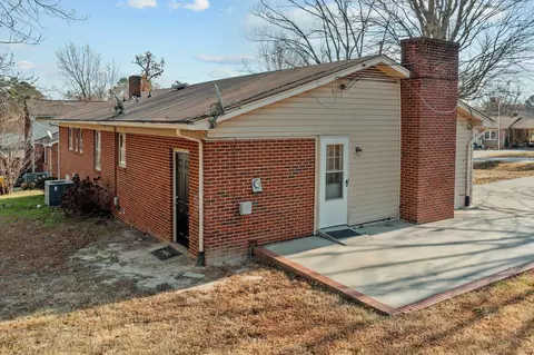 218 Windsor Dr, Roxboro, NC 27573 photo 5