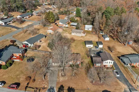 218 Windsor Dr, Roxboro, NC 27573 photo 10