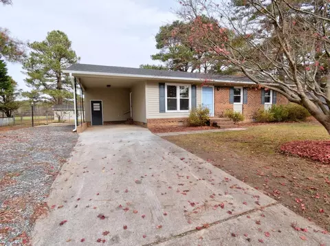 404 Laurel Dr, Smithfield, NC 27577 photo 2