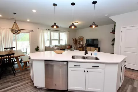 318 Bedivere Ln, Durham, NC 27703 photo 5