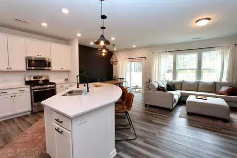 318 Bedivere Ln, Durham, NC 27703 photo 7
