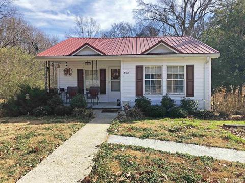 302 Broad St Roxboro Nc 27573 13 Photos Mls 2423729 Movoto