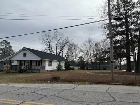 142 E Main St, Coats, NC 27521 photo 2