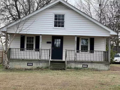 142 E Main St, Coats, NC 27521 photo 1