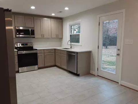 4902 Kinlock Dr, Durham, NC 27712 photo 3
