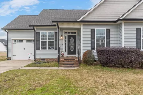 719 Maple Ave, Dunn, NC 28334 photo 2