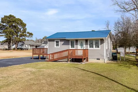 105 E Goldsboro St, Micro, NC 27555 photo 2