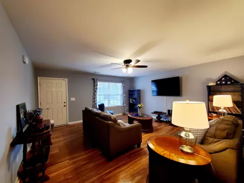1009 Statler Dr, Durham, NC 27703 photo 4