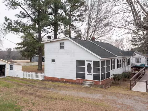 4114 Baskerville Rd, Baskerville, VA 23915 photo 1