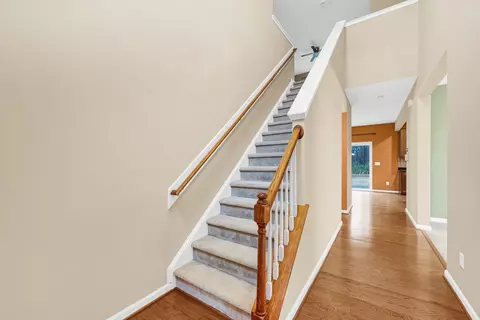 8 Crestmont Ct, Durham, NC 27703 photo 2