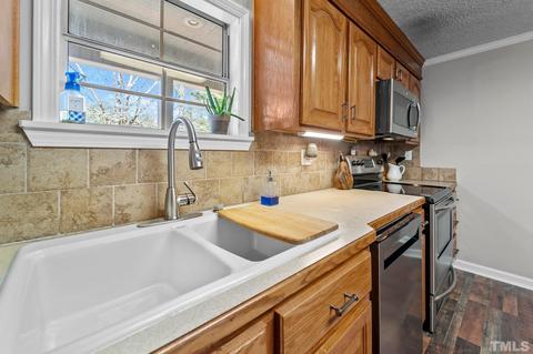 149 Huckleberry Ln, Erwin, NC 28339 photo 10