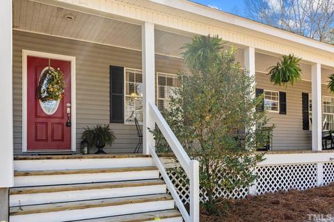 149 Huckleberry Ln, Erwin, NC 28339 photo 4