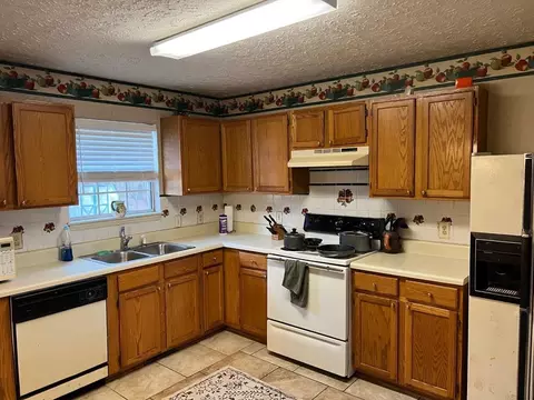 5919 Hadrian Dr, Durham, NC 27703 photo 3