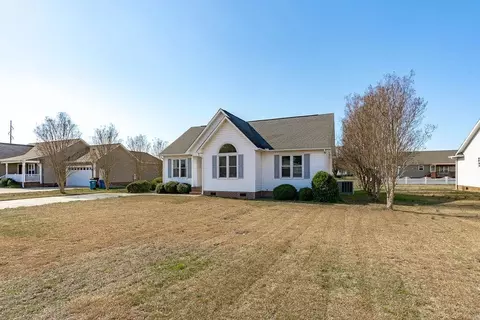 709 Maple Ave, Dunn, NC 28334 photo 2