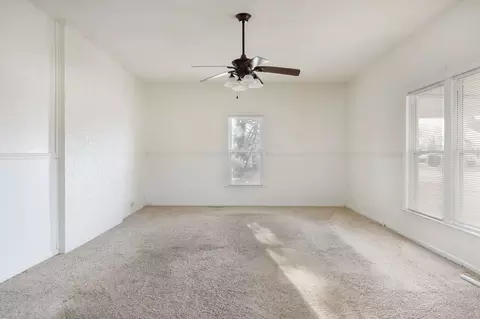 305 E Morgan St, Benson, NC 27504 photo 3