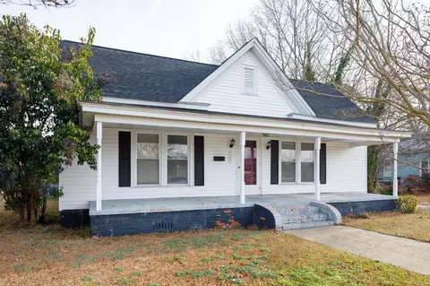 305 E Morgan St, Benson, NC 27504 photo 1