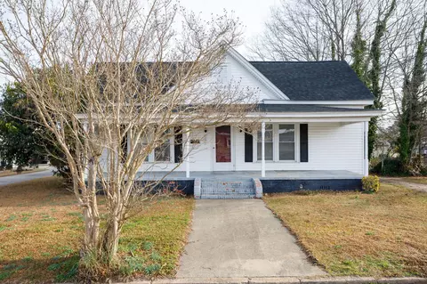 305 E Morgan St, Benson, NC 27504 photo 2