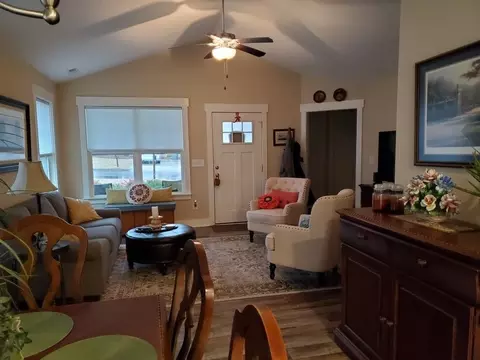 205 E Holmes St, Benson, NC 27504 photo 2