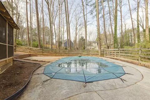 930 Logan Cir, Cary, NC 27511 photo 2