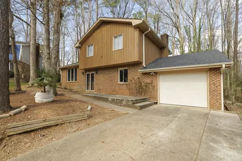 930 Logan Cir, Cary, NC 27511 photo 1