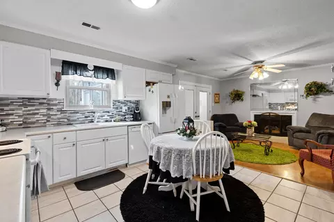 2706 Darrow Rd, Durham, NC 27704 photo 8
