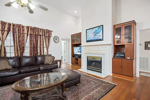 809 E Oak Dr, Durham, NC 27705 photo 9