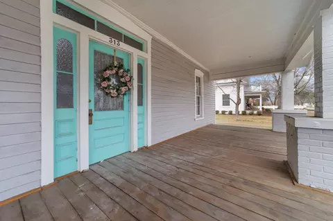 313 W Main St, Benson, NC 27504 photo 3