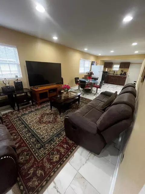 1026 Juniper St, Durham, NC 27701 photo 3
