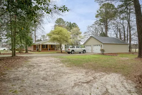 114 Crescent Dr, Pine Level, NC 27568 photo 2