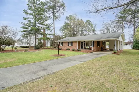 114 Crescent Dr, Pine Level, NC 27568 photo 4