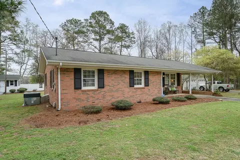 114 Crescent Dr, Pine Level, NC 27568 photo 1