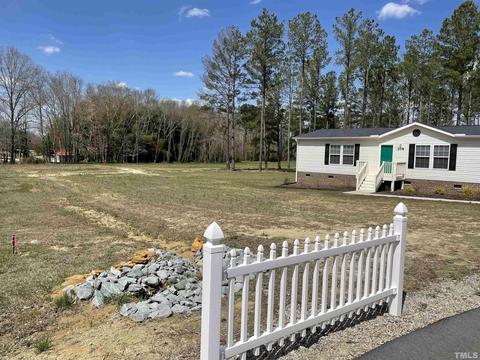 208 Loop Rd, Bunnlevel, NC 28323 photo 2