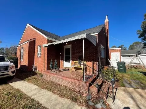 602 W Main St, Benson, NC 27504 photo 3