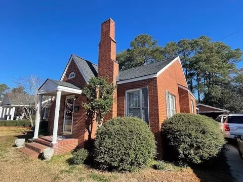602 W Main St, Benson, NC 27504 photo 2