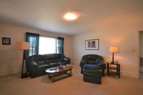 502 W Parrish Dr, Benson, NC 27504 photo 7