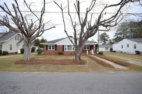 502 W Parrish Dr, Benson, NC 27504 photo 1