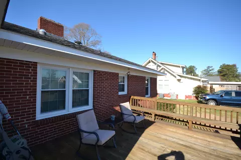 502 W Parrish Dr, Benson, NC 27504 photo 6