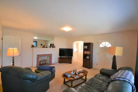502 W Parrish Dr, Benson, NC 27504 photo 9