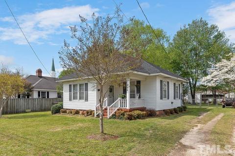 204 E St, Erwin, NC 28339 photo 3