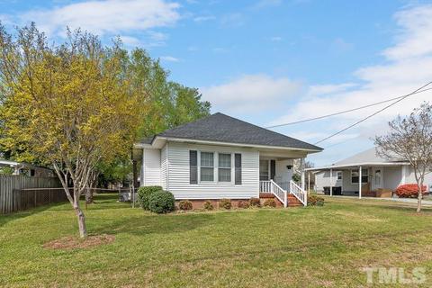 204 E St, Erwin, NC 28339 photo 4