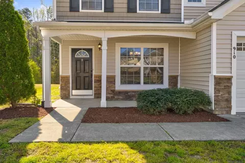 910 Statler Dr, Durham, NC 27703 photo 2