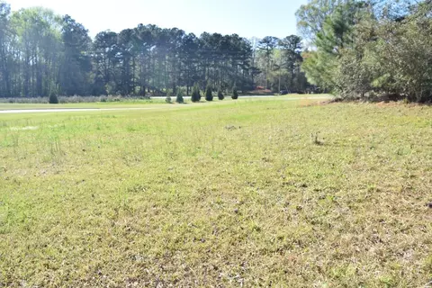 8 Lakeview Dr, Sanford, NC 27332