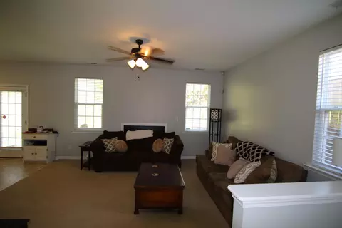 6 Berry Ct, Durham, NC 27703 photo 2