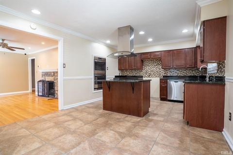 710 Locust Dr, Durham, NC 27703 photo 2