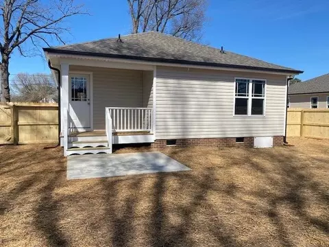 102 Porter Dr, Erwin, NC 28339 photo 2
