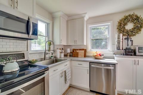 409 E Hammond St, Durham, NC 27704 photo 4