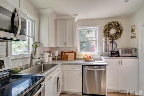 409 E Hammond St, Durham, NC 27704 photo 3