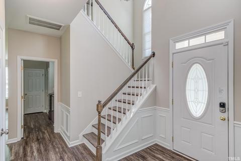 607 Crossing Dr, Durham, NC 27703 photo 2