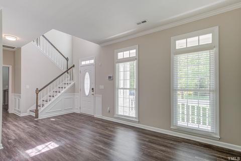 607 Crossing Dr, Durham, NC 27703 photo 3